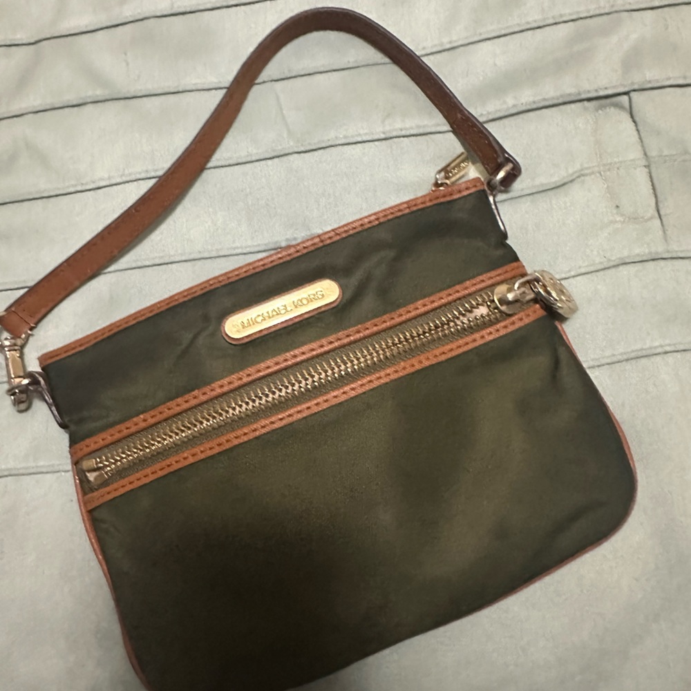 Medium Michael Kors Wristlet